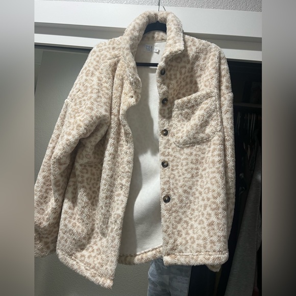 Shacket - Picture 1 of 3